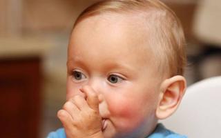 Если ребенок берет руки в рот, что делать Как отучить ребенка толкать пальцы в рот